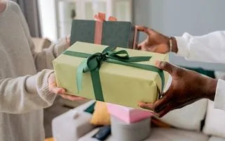 6 Inspiration Eid Gift Ideas for Her | Best Recommendation in Malaysia