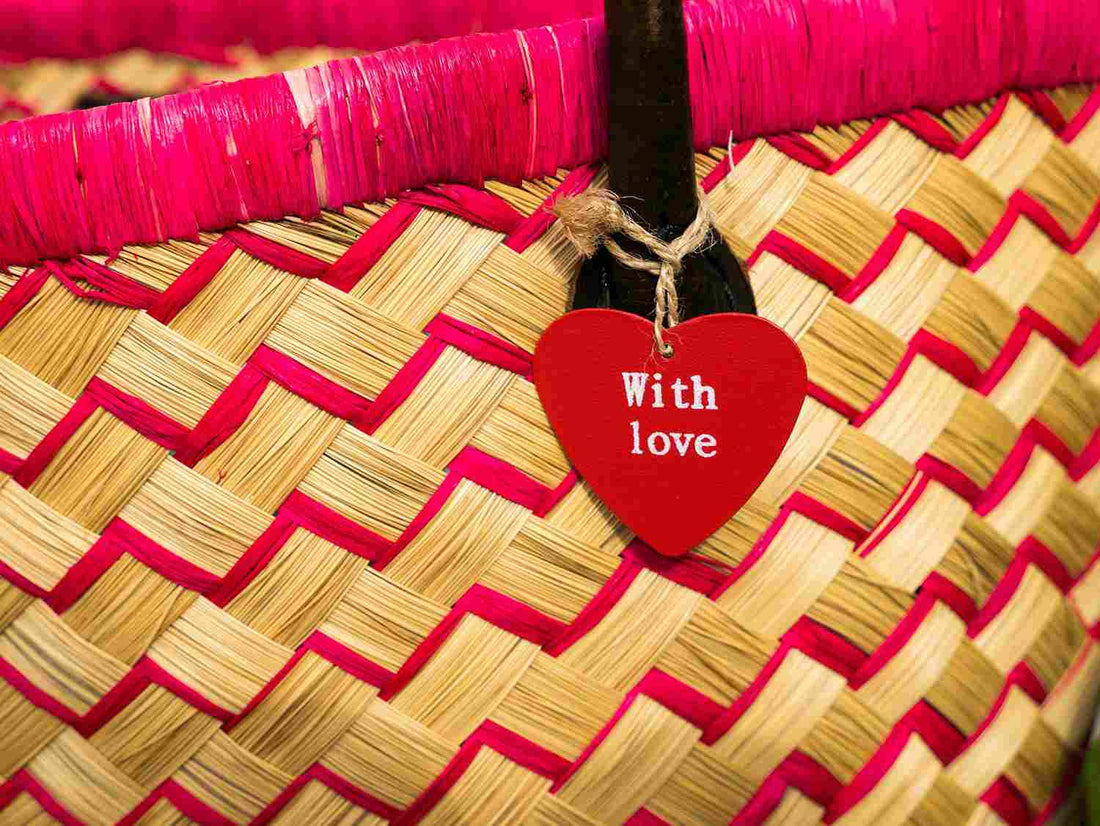 Romantic Gift Hampers That Will Make Your Partner Smile