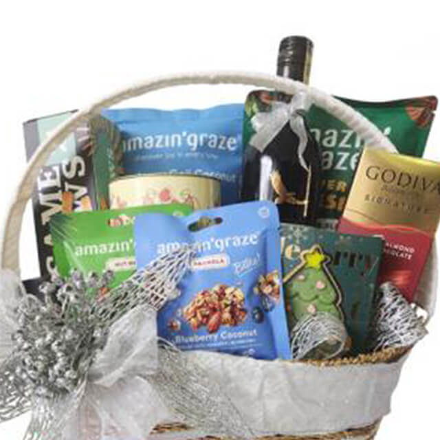 Noel Treats - Amazing Graze Snack Xmas Hamper Basket