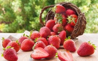 Fresh strawberries arranged for dessert and gift inspiration