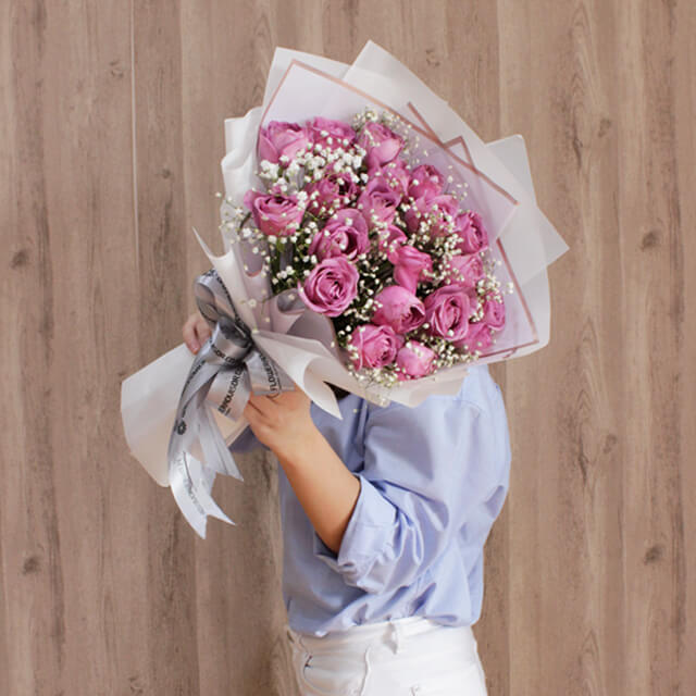 Dreamy Maison - premium 20 purple roses bouquet with baby's breath