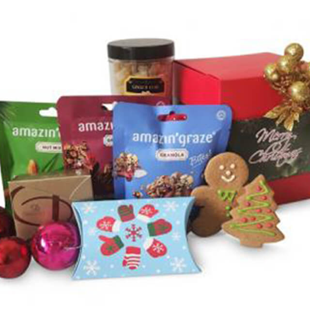 Merry Munchies - Granolas, Nuts, Cake Christmas Gift Hamper