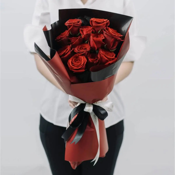 12 Dancing Roses